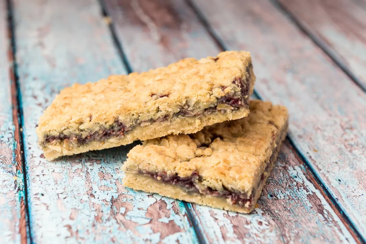 Raspberry Oat Bar